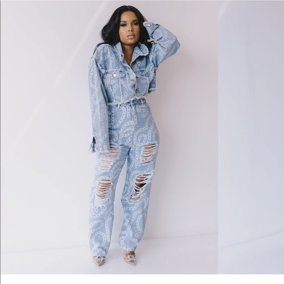 Chained in denim jeans - Picture 4 of 5